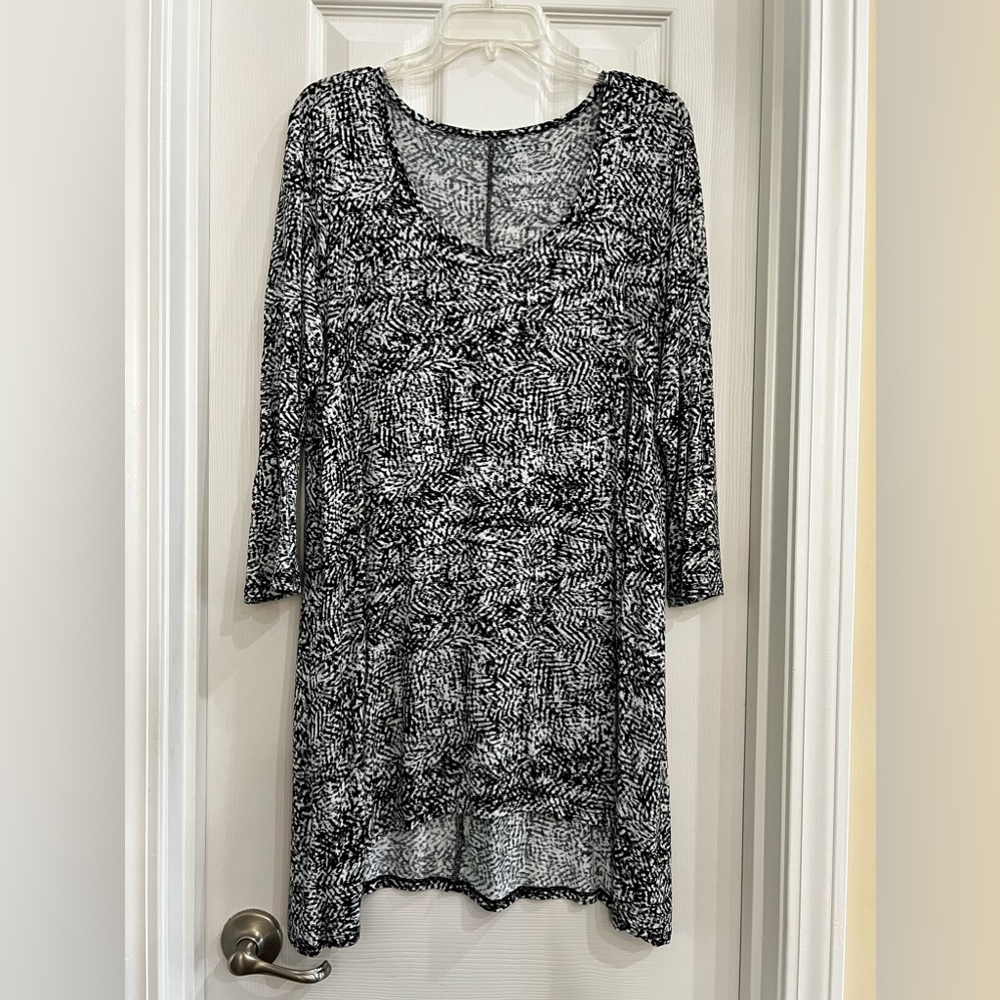 DeCree, Black & White Marbled, 3/4 Sleeves High-Low Scoop Neck Mini Dress.
